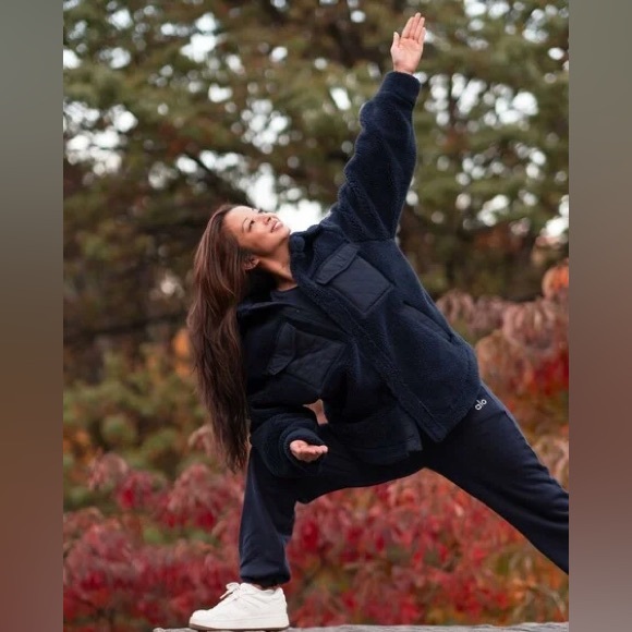 ALO Yoga Black Edge Shacket - Picture 5 of 10